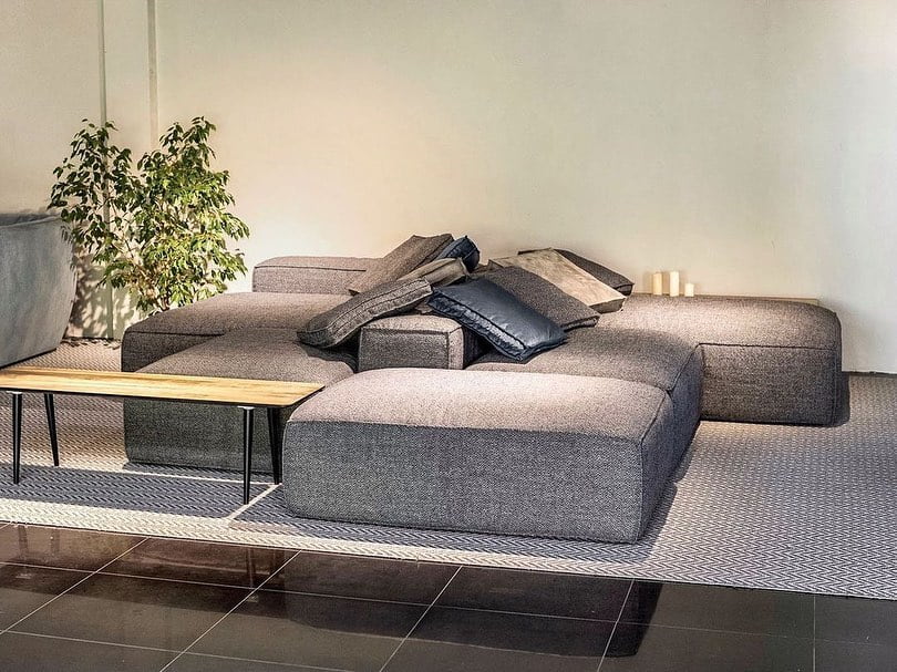 Как разместить модульный диван в интерьере?